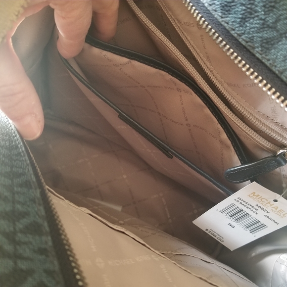 Michael Kors large backpack - Picture 7 of 8